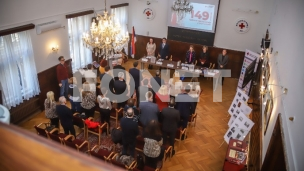 Skoro vek i po humanosti